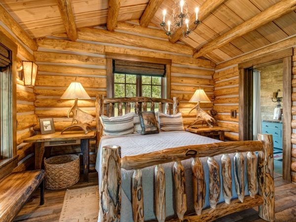 7 Bedroom, Main plus Seperate Cabins on Acres of Land