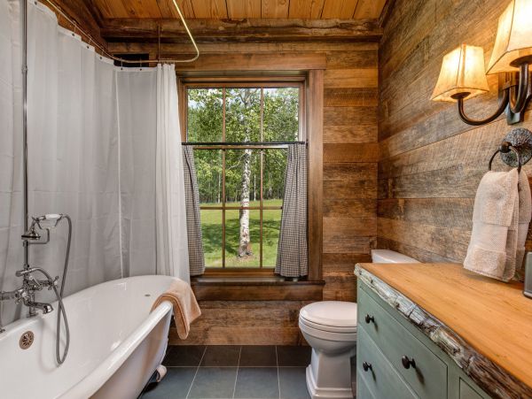 7 Bedroom, Main plus Seperate Cabins on Acres of Land