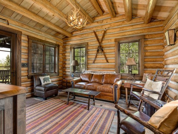 7 Bedroom, Main plus Seperate Cabins on Acres of Land
