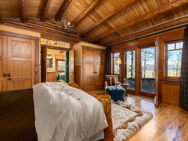 7 Bedroom, Main plus Seperate Cabins on Acres of Land