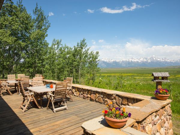 7 Bedroom, Main plus Seperate Cabins on Acres of Land