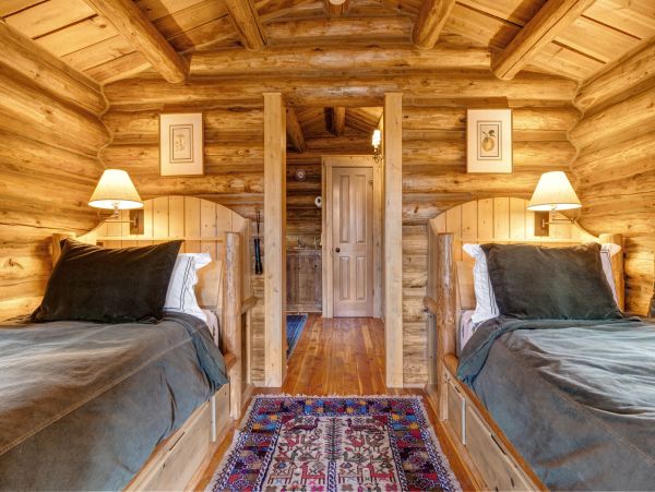 7 Bedroom, Main plus Seperate Cabins on Acres of Land