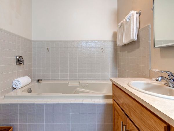 Great Wilson Vacation Home Four Bedroom