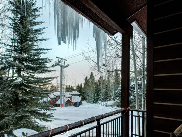 Three Bedroom Private Hot tub and Grill Ski-in Ski-out Marble
