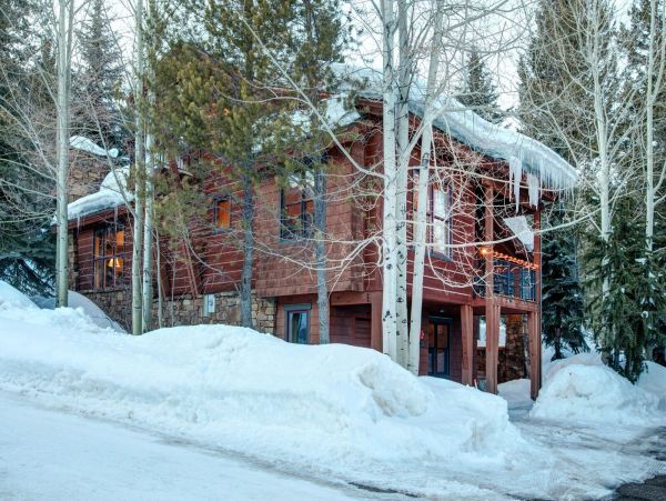 Three Bedroom Private Hot tub and Grill Ski-in Ski-out Marble