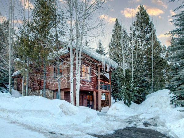 Three Bedroom Private Hot tub and Grill Ski-in Ski-out Marble