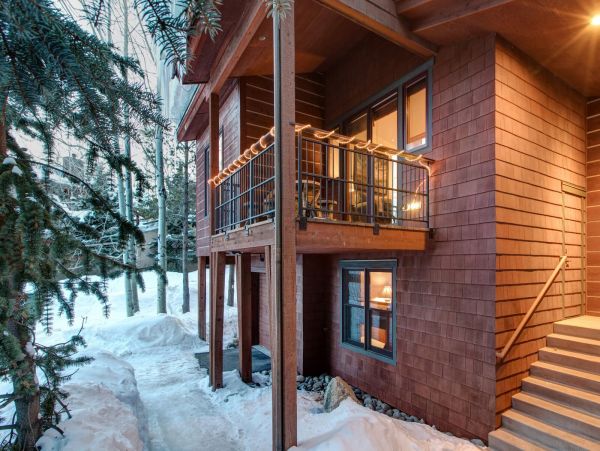 Three Bedroom Private Hot tub and Grill Ski-in Ski-out Marble