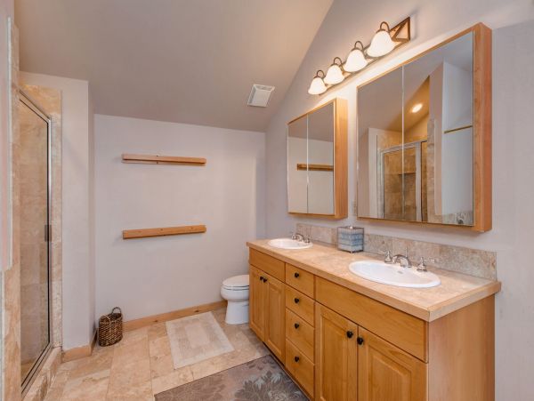 Three Bedroom Private Hot tub and Grill Ski-in Ski-out Marble