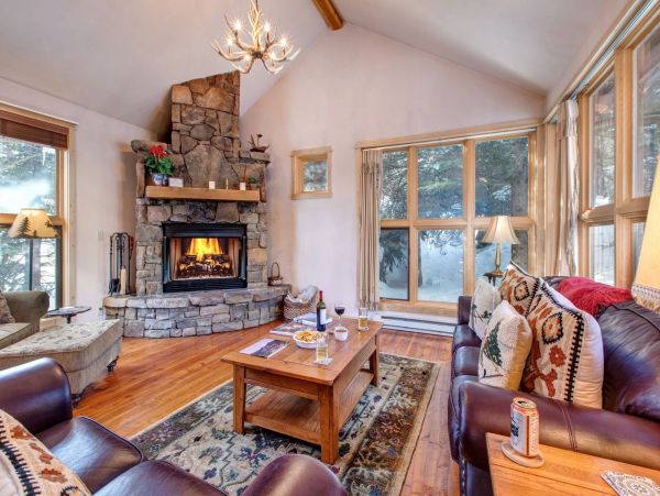 Three Bedroom Private Hot tub and Grill Ski-in Ski-out Marble