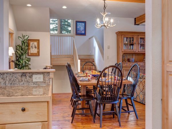 Three Bedroom Private Hot tub and Grill Ski-in Ski-out Marble