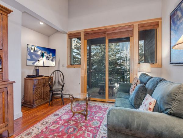 Three Bedroom Private Hot tub and Grill Ski-in Ski-out Marble