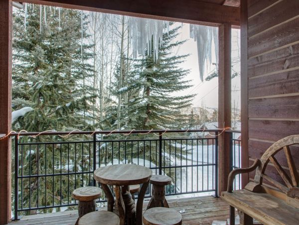 Three Bedroom Private Hot tub and Grill Ski-in Ski-out Marble