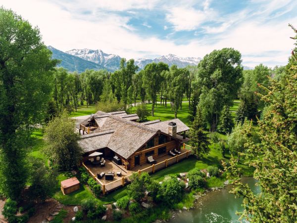 Luxurious 9 Bedroom Retreat in Jackson Hole Sleeps 18 Guests