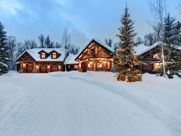Luxurious 9 Bedroom Retreat in Jackson Hole Sleeps 18 Guests