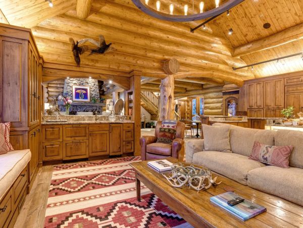 Luxurious 9 Bedroom Retreat in Jackson Hole Sleeps 18 Guests