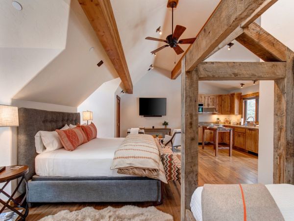 Luxurious 9 Bedroom Retreat in Jackson Hole Sleeps 18 Guests