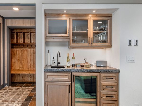 New Remodel 3 Bedroom in Teeton