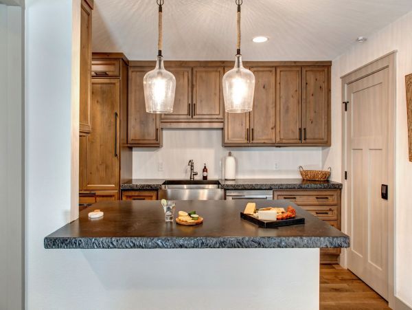 New Remodel 3 Bedroom in Teeton