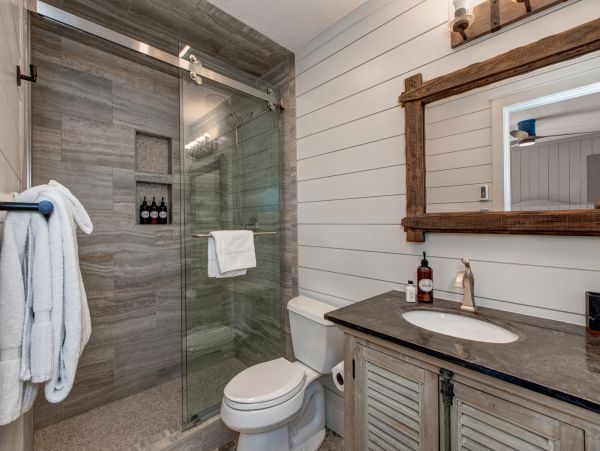 New Remodel 3 Bedroom in Teeton