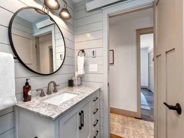 New Remodel 3 Bedroom in Teeton