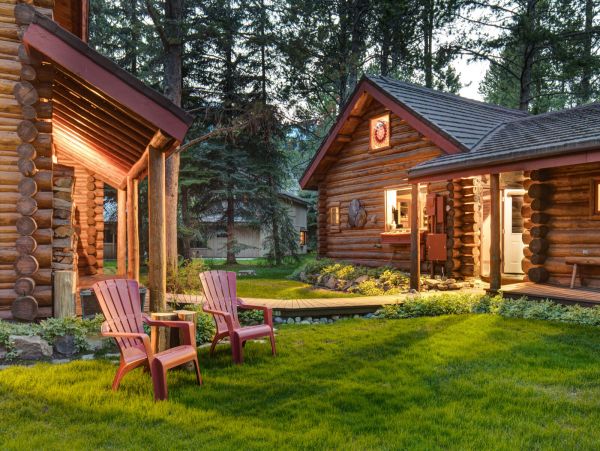 Beautiful Handcrafted Four Bedroom Cabin in Jackson Hole with Great Location