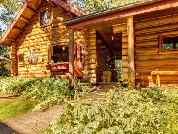 Beautiful Handcrafted Four Bedroom Cabin in Jackson Hole with Great Location