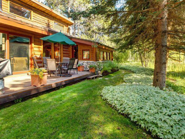 Beautiful Handcrafted Four Bedroom Cabin in Jackson Hole with Great Location
