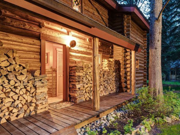 Beautiful Handcrafted Four Bedroom Cabin in Jackson Hole with Great Location