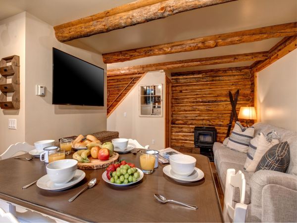 Beautiful Handcrafted Four Bedroom Cabin in Jackson Hole with Great Location