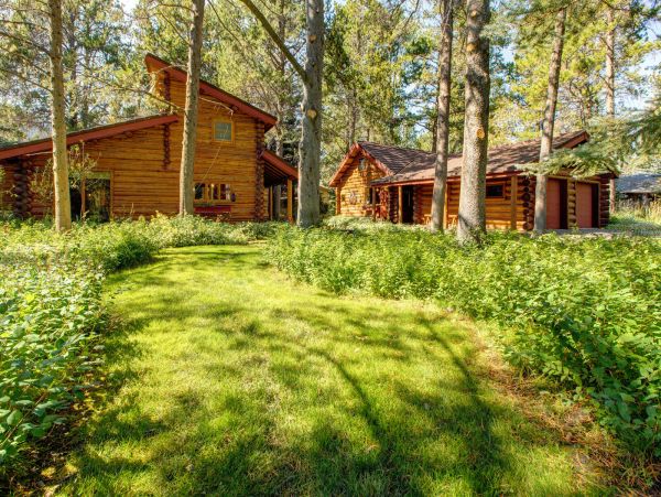 Beautiful Handcrafted Four Bedroom Cabin in Jackson Hole with Great Location