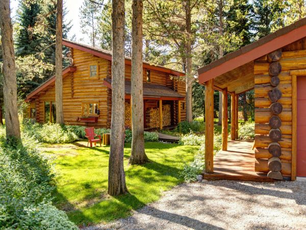 Beautiful Handcrafted Four Bedroom Cabin in Jackson Hole with Great Location