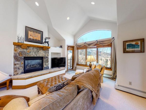 Edwards Vacation Home Four Bedroom Mountain Views