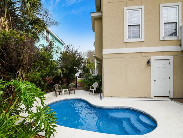 Walk to Beach Six Bedroom Vacation Home in Hilton Head