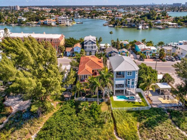Gorgeous Vacation Home in Treasure Island - Located on Beach