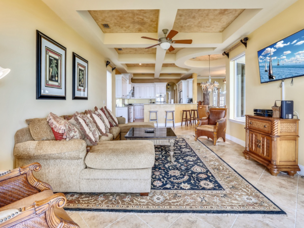 Gorgeous Vacation Home in Treasure Island - Located on Beach