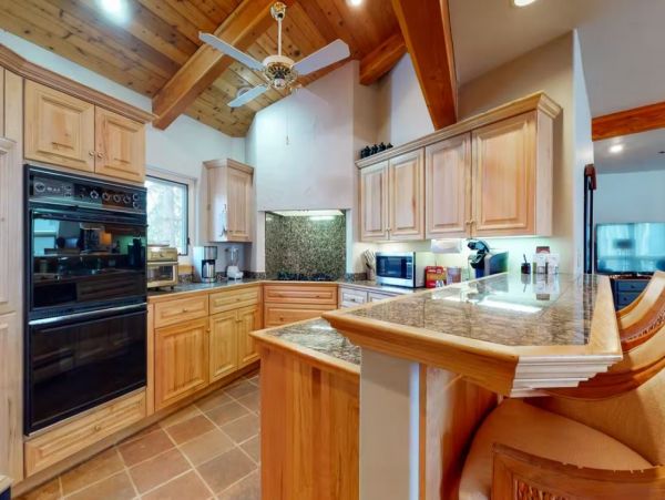 Charming Vacation Home in Arrowhead - Ski In Ski Out