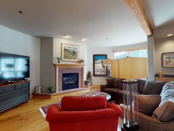 Charming Vacation Home in Arrowhead - Ski In Ski Out