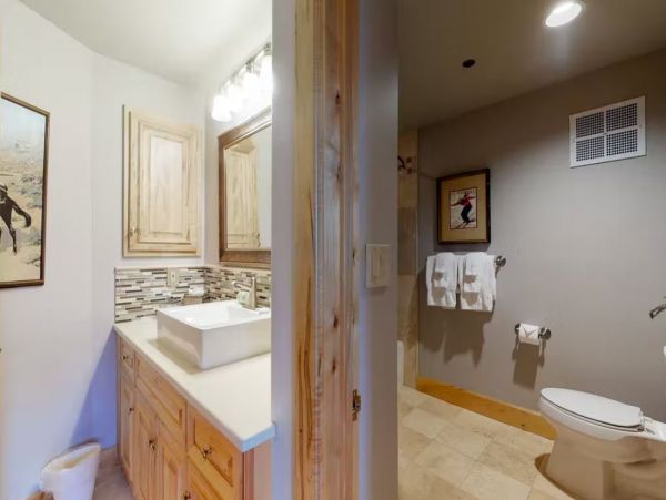 Charming Vacation Home in Arrowhead - Ski In Ski Out