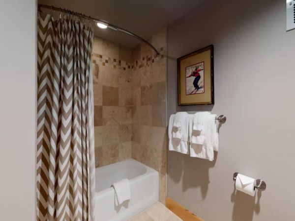 Charming Vacation Home in Arrowhead - Ski In Ski Out