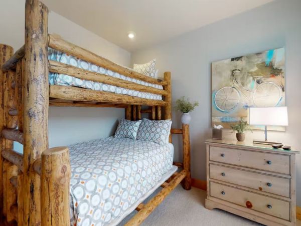 Charming Vacation Home in Arrowhead - Ski In Ski Out