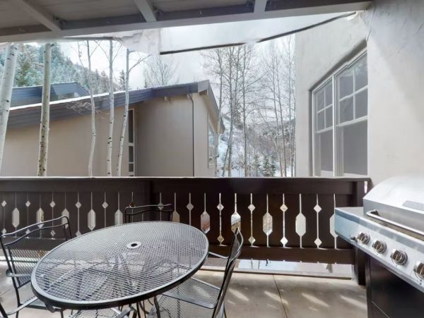 Charming Vacation Home in Arrowhead - Ski In Ski Out