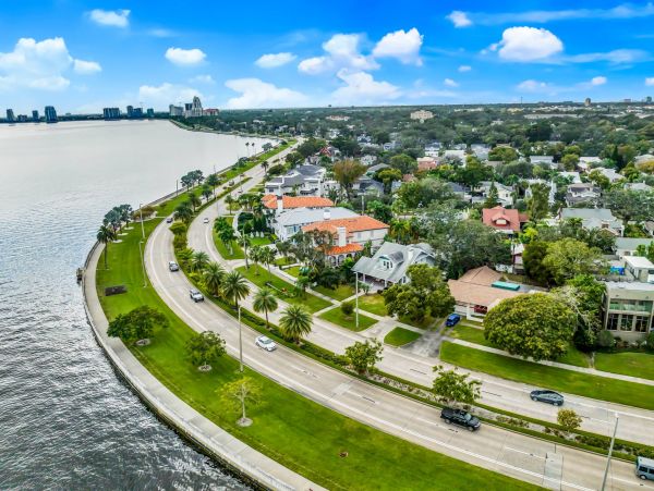 Tampa Four Bedroom Home With Bay Views & Private Pool