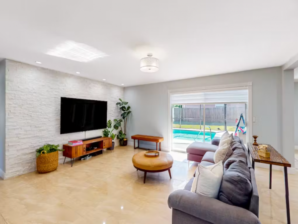 Beautiful Largo Vacation Home with Private Pool & Lanai