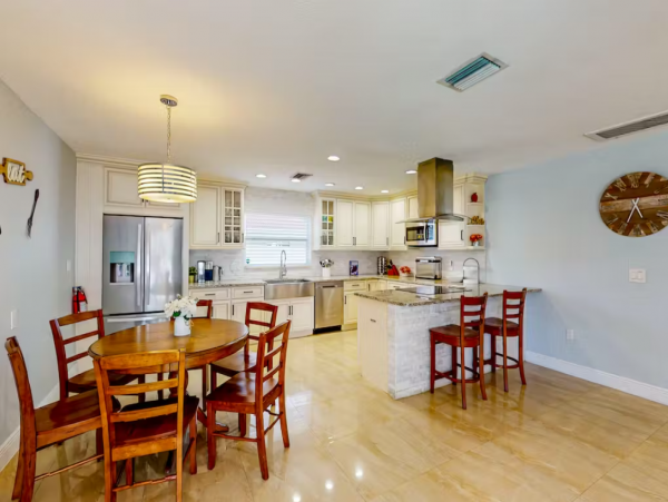Beautiful Largo Vacation Home with Private Pool & Lanai