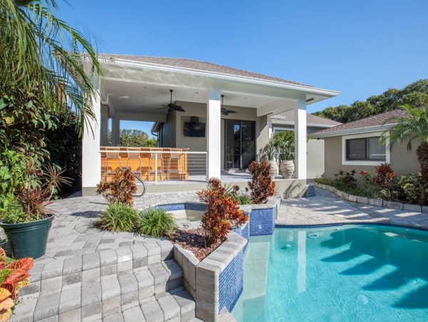 Naples vacation home 3 blocks to beach