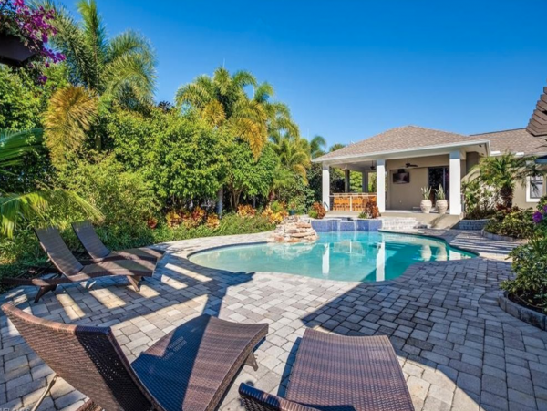 Naples vacation home 3 blocks to beach