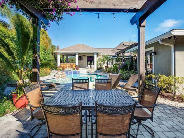 Naples vacation home 3 blocks to beach