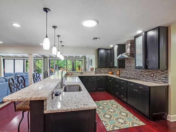 Naples vacation home 3 blocks to beach