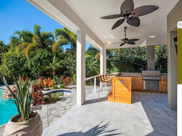 Naples vacation home 3 blocks to beach
