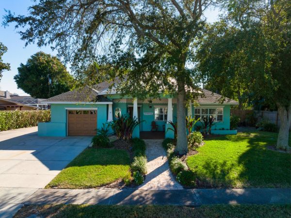 Gorgeous 4 Bedroom Pool Home in Bradenton - Eight Guests